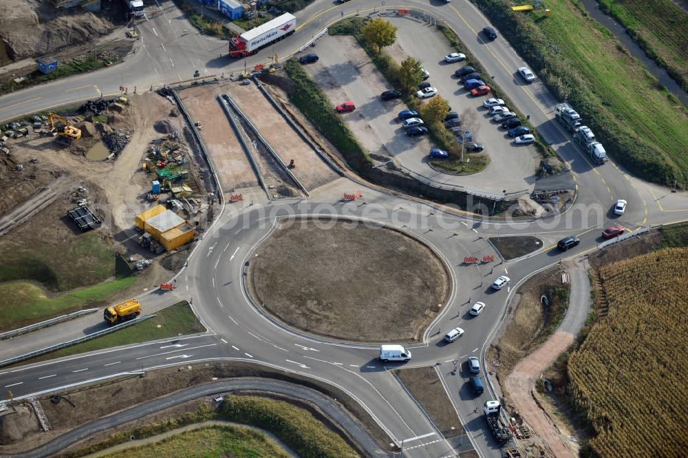 Aerial image Achern - Baustelle Autobahn A 5 bei Achern für einen sechsstreifigen Ausbau durch das Wolfgang Gerbere Konsortium Via Solutions Südwest. Bauausführung erfolgt durch die Arbeitsgemeinschaft / ARGE VCS BAB A5, ein Zusammenschluß der Firmen EUROVIA, F. Kirchhoff Straßenbau und Reif Bauunternehmung. Hier die Anschlussstelle AS Achern Construction area at the freeway / motorway A 5 for a 6-streaky removal.