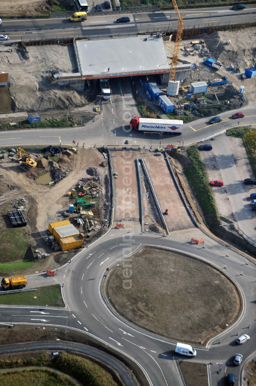 Aerial photograph Achern - Baustelle Autobahn A 5 bei Achern für einen sechsstreifigen Ausbau durch das Wolfgang Gerbere Konsortium Via Solutions Südwest. Bauausführung erfolgt durch die Arbeitsgemeinschaft / ARGE VCS BAB A5, ein Zusammenschluß der Firmen EUROVIA, F. Kirchhoff Straßenbau und Reif Bauunternehmung. Hier die Anschlussstelle AS Achern Construction area at the freeway / motorway A 5 for a 6-streaky removal.