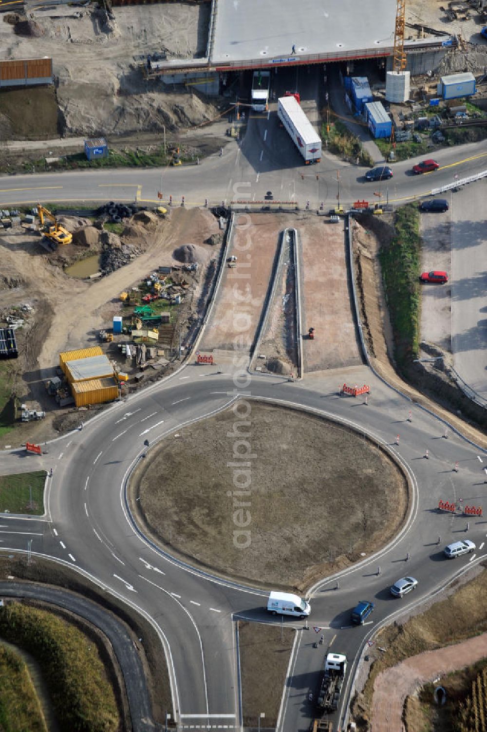 Achern from the bird's eye view: Baustelle Autobahn A 5 bei Achern für einen sechsstreifigen Ausbau durch das Wolfgang Gerbere Konsortium Via Solutions Südwest. Bauausführung erfolgt durch die Arbeitsgemeinschaft / ARGE VCS BAB A5, ein Zusammenschluß der Firmen EUROVIA, F. Kirchhoff Straßenbau und Reif Bauunternehmung. Hier die Anschlussstelle AS Achern Construction area at the freeway / motorway A 5 for a 6-streaky removal.