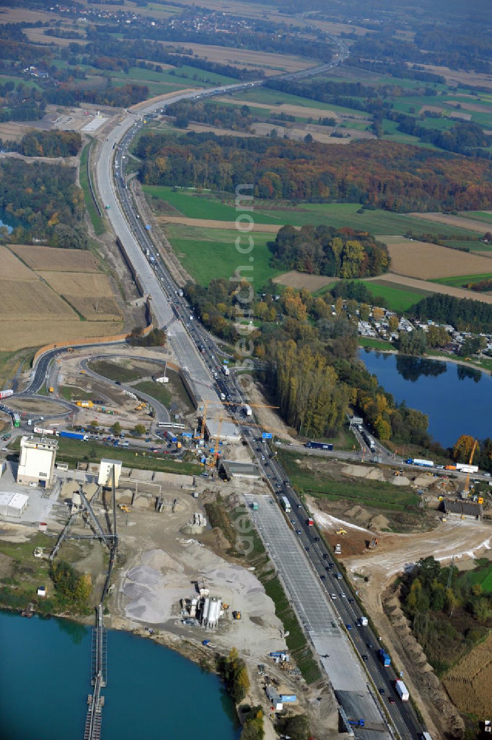 Aerial photograph Achern - Baustelle Autobahn A 5 bei Achern für einen sechsstreifigen Ausbau durch das Wolfgang Gerbere Konsortium Via Solutions Südwest. Bauausführung erfolgt durch die Arbeitsgemeinschaft / ARGE VCS BAB A5, ein Zusammenschluß der Firmen EUROVIA, F. Kirchhoff Straßenbau und Reif Bauunternehmung. Hier die Anschlussstelle AS Achern Construction area at the freeway / motorway A 5 for a 6-streaky removal.