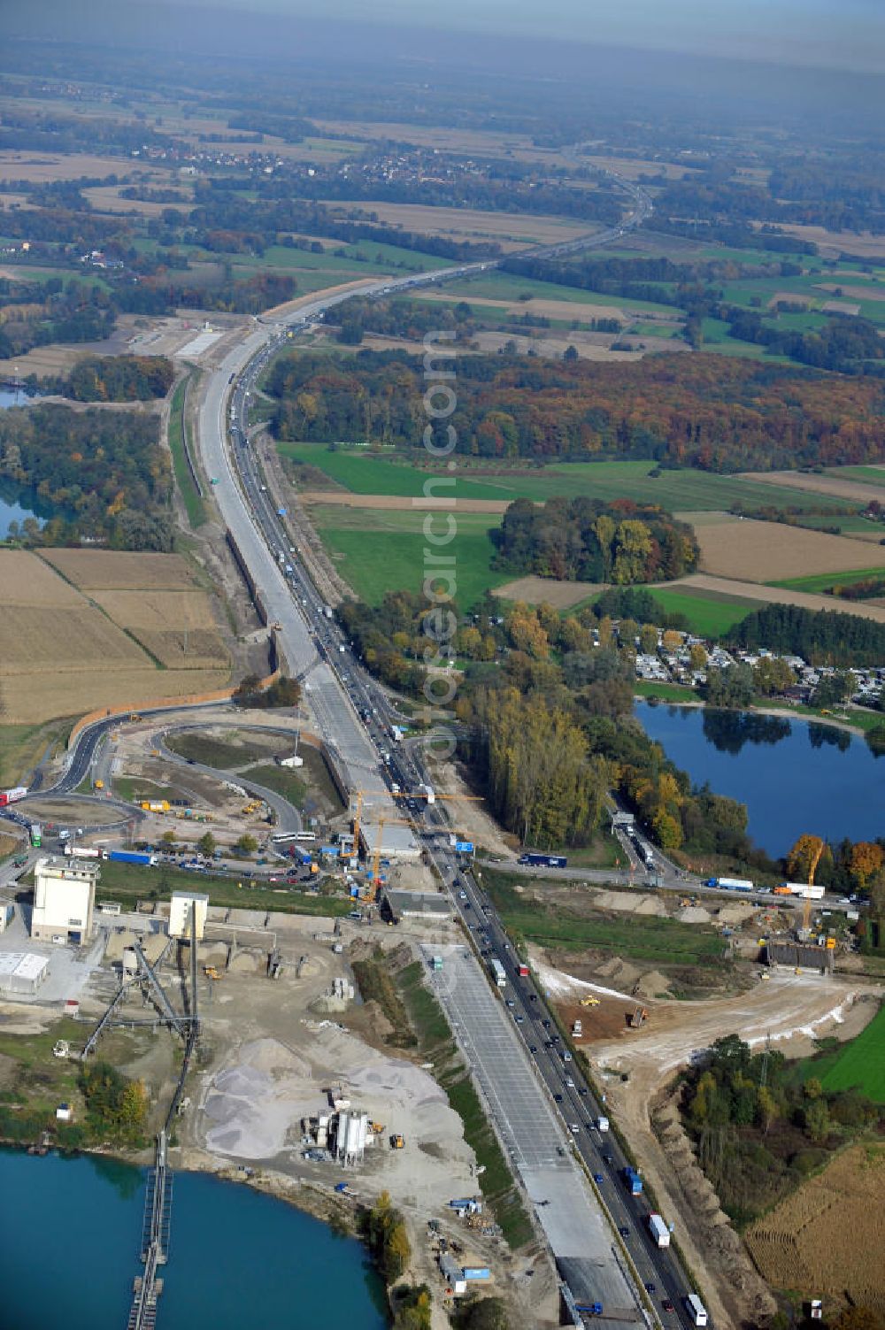 Achern from above - Baustelle Autobahn A 5 bei Achern für einen sechsstreifigen Ausbau durch das Wolfgang Gerbere Konsortium Via Solutions Südwest. Bauausführung erfolgt durch die Arbeitsgemeinschaft / ARGE VCS BAB A5, ein Zusammenschluß der Firmen EUROVIA, F. Kirchhoff Straßenbau und Reif Bauunternehmung. Hier die Anschlussstelle AS Achern Construction area at the freeway / motorway A 5 for a 6-streaky removal.