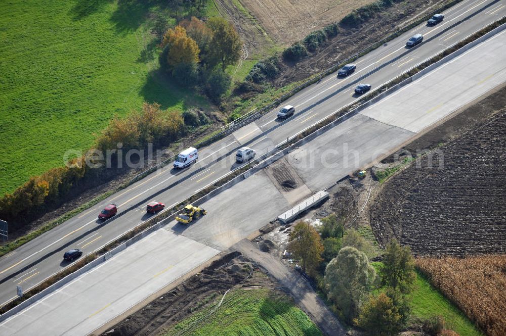 Aerial image Achern - Baustelle Autobahn A 5 bei Achern für einen sechsstreifigen Ausbau durch das Wolfgang Gerbere Konsortium Via Solutions Südwest. Bauausführung erfolgt durch die Arbeitsgemeinschaft / ARGE VCS BAB A5, ein Zusammenschluß der Firmen EUROVIA, F. Kirchhoff Straßenbau und Reif Bauunternehmung. Hier die Anschlussstelle AS Achern Construction area at the freeway / motorway A 5 for a 6-streaky removal.