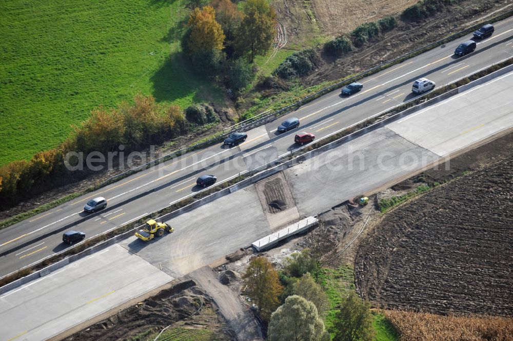 Aerial photograph Achern - Baustelle Autobahn A 5 bei Achern für einen sechsstreifigen Ausbau durch das Wolfgang Gerbere Konsortium Via Solutions Südwest. Bauausführung erfolgt durch die Arbeitsgemeinschaft / ARGE VCS BAB A5, ein Zusammenschluß der Firmen EUROVIA, F. Kirchhoff Straßenbau und Reif Bauunternehmung. Hier die Anschlussstelle AS Achern Construction area at the freeway / motorway A 5 for a 6-streaky removal.