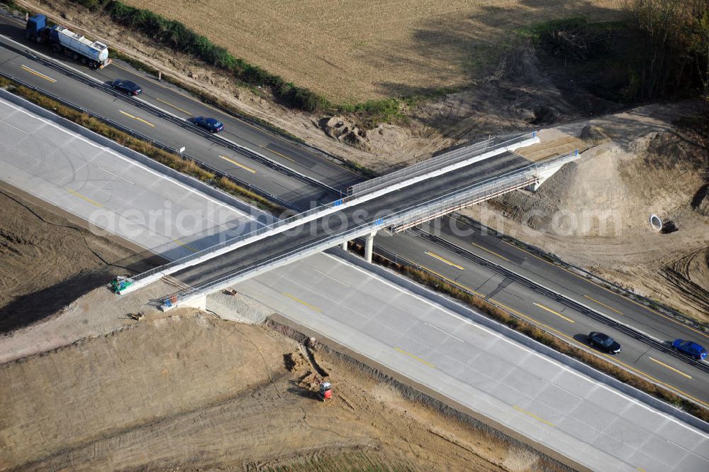 Achern from the bird's eye view: Baustelle Autobahn A 5 bei Achern für einen sechsstreifigen Ausbau durch das Wolfgang Gerbere Konsortium Via Solutions Südwest. Bauausführung erfolgt durch die Arbeitsgemeinschaft / ARGE VCS BAB A5, ein Zusammenschluß der Firmen EUROVIA, F. Kirchhoff Straßenbau und Reif Bauunternehmung. Hier die Anschlussstelle AS Achern Construction area at the freeway / motorway A 5 for a 6-streaky removal.