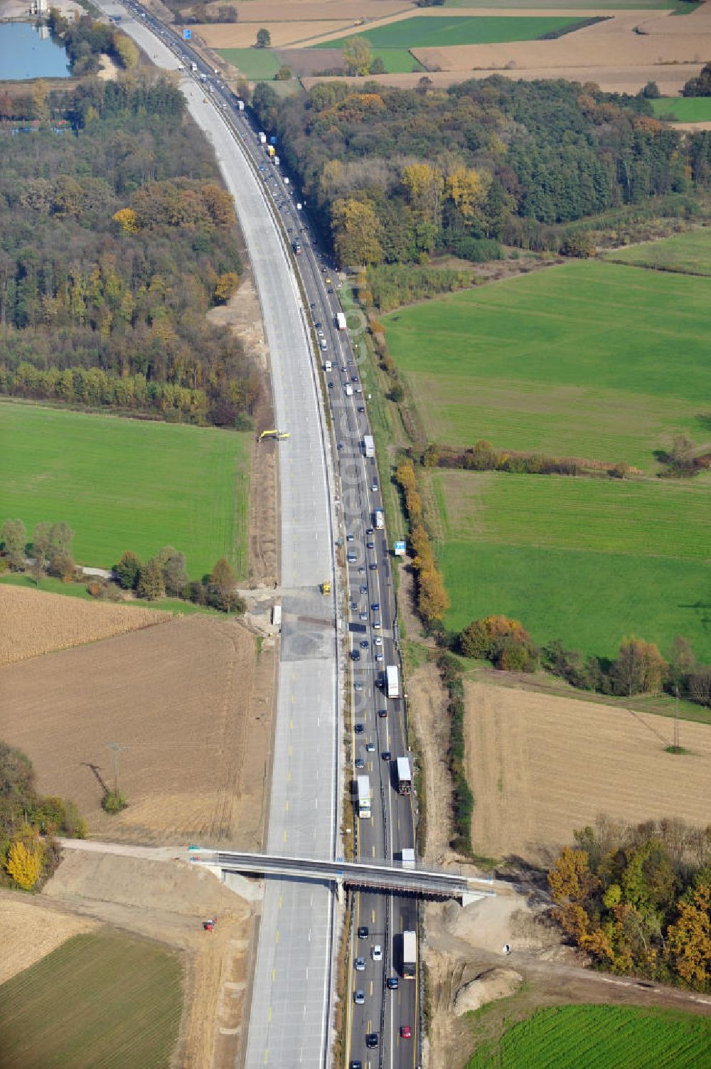 Achern from the bird's eye view: Baustelle Autobahn A 5 bei Achern für einen sechsstreifigen Ausbau durch das Wolfgang Gerbere Konsortium Via Solutions Südwest. Bauausführung erfolgt durch die Arbeitsgemeinschaft / ARGE VCS BAB A5, ein Zusammenschluß der Firmen EUROVIA, F. Kirchhoff Straßenbau und Reif Bauunternehmung. Hier die Anschlussstelle AS Achern Construction area at the freeway / motorway A 5 for a 6-streaky removal.