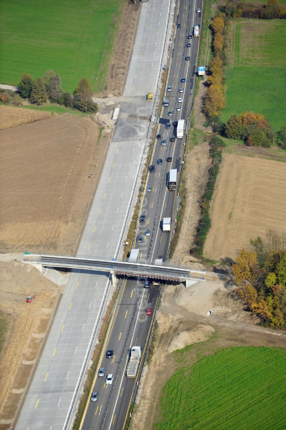 Aerial image Achern - Baustelle Autobahn A 5 bei Achern für einen sechsstreifigen Ausbau durch das Wolfgang Gerbere Konsortium Via Solutions Südwest. Bauausführung erfolgt durch die Arbeitsgemeinschaft / ARGE VCS BAB A5, ein Zusammenschluß der Firmen EUROVIA, F. Kirchhoff Straßenbau und Reif Bauunternehmung. Hier die Anschlussstelle AS Achern Construction area at the freeway / motorway A 5 for a 6-streaky removal.