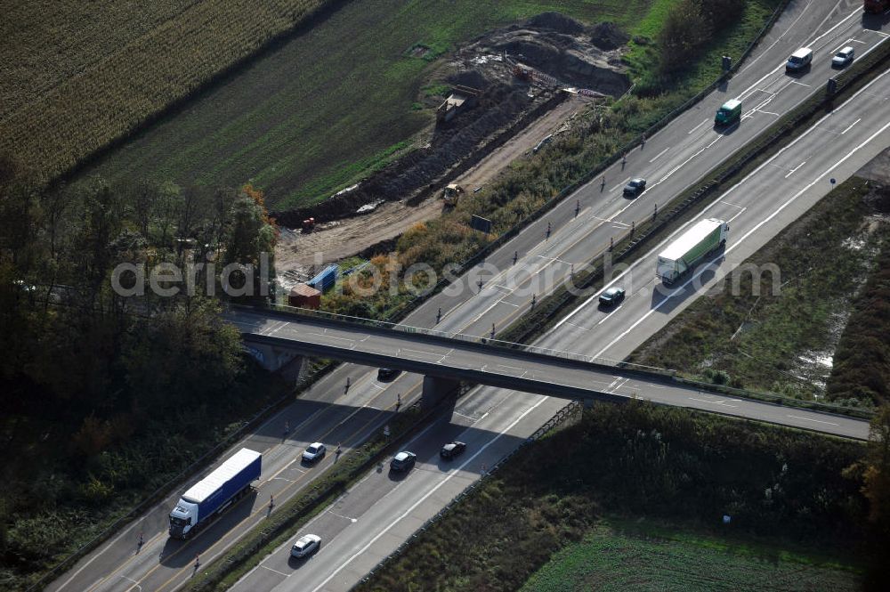 Aerial image Achern - Baustelle Autobahn A 5 bei Achern für einen sechsstreifigen Ausbau durch das Wolfgang Gerbere Konsortium Via Solutions Südwest. Bauausführung erfolgt durch die Arbeitsgemeinschaft / ARGE VCS BAB A5, ein Zusammenschluß der Firmen EUROVIA, F. Kirchhoff Straßenbau und Reif Bauunternehmung. Hier die Anschlussstelle AS Achern Construction area at the freeway / motorway A 5 for a 6-streaky removal.