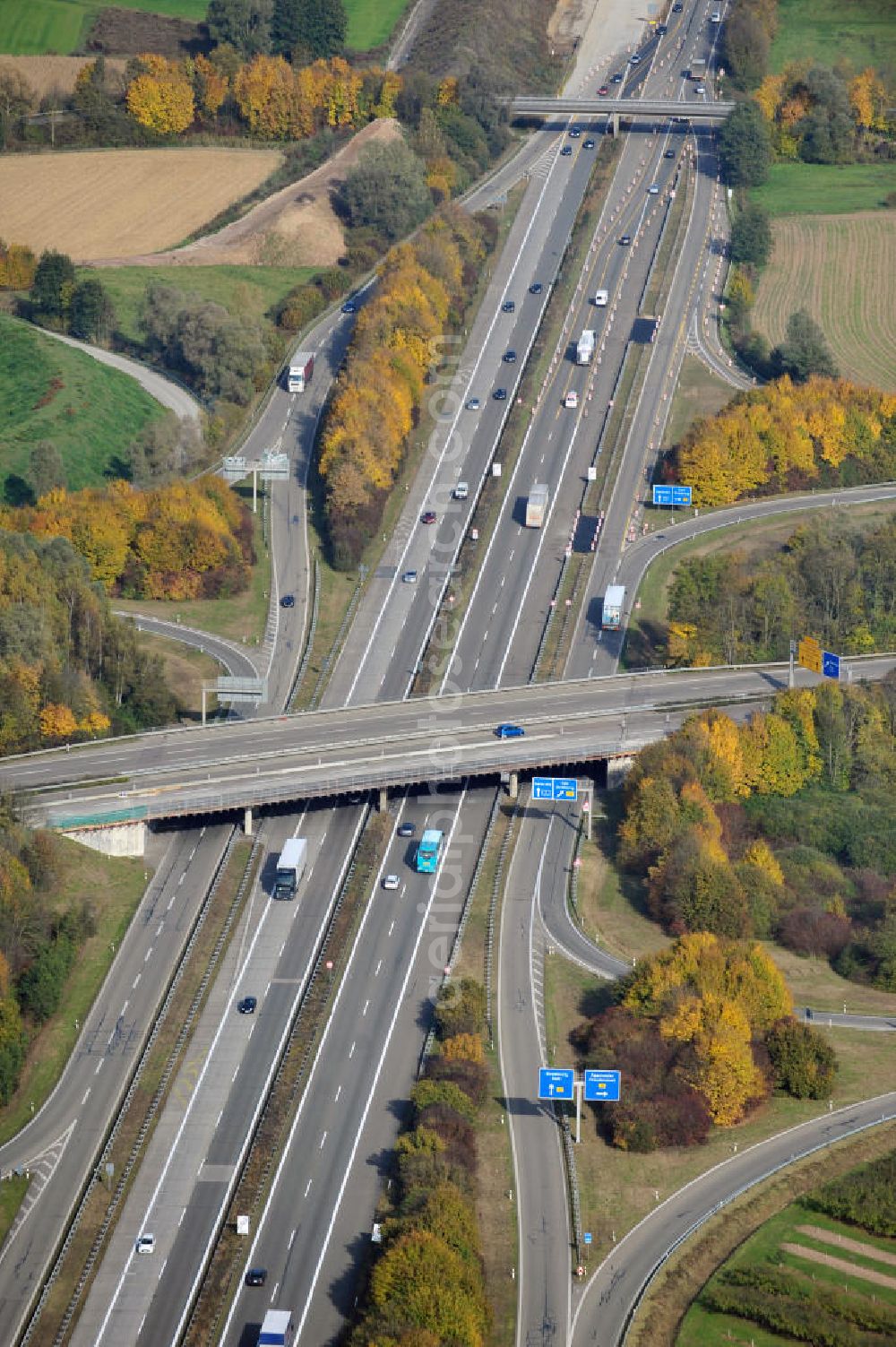 Appenweier from above - Baustelle Autobahn A 5 bei Appenweier für einen sechsstreifigen Ausbau durch das Wolfgang Gerbere Konsortium Via Solutions Südwest. Bauausführung erfolgt durch die Arbeitsgemeinschaft / ARGE VCS BAB A5, ein Zusammenschluß der Firmen EUROVIA, F. Kirchhoff Straßenbau und Reif Bauunternehmung. Hier die Anschlussselle Appenweier. Construction area at the freeway / motorway A 5 for a 6-streaky removal.