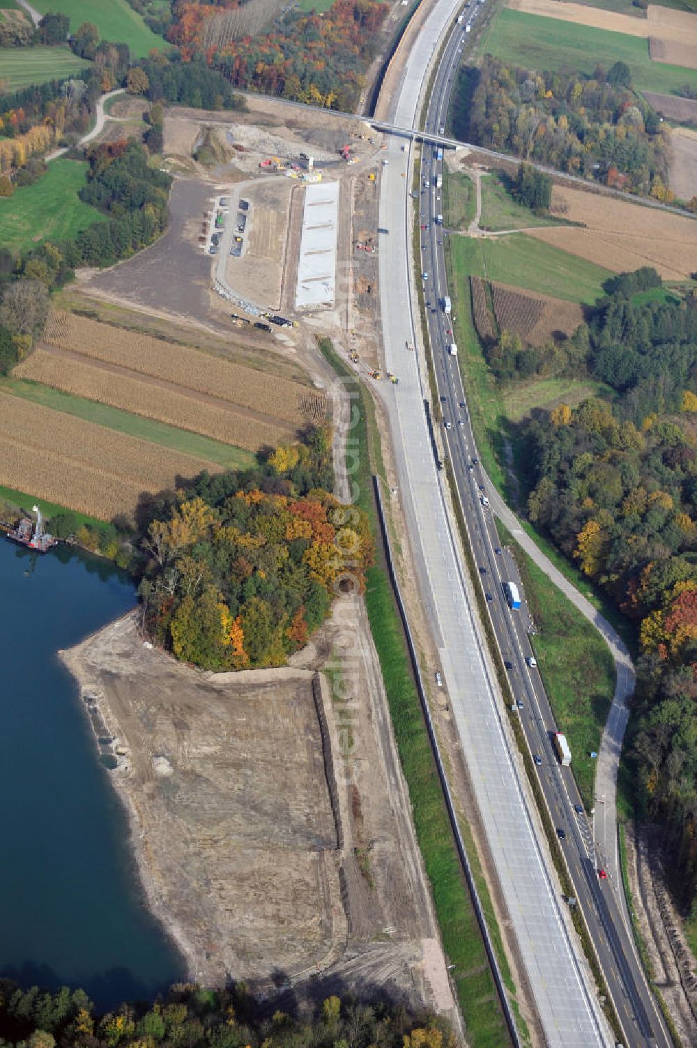 Butschbach-Hesselbach from above - Baustelle Autobahn A 5 bei Hesselbach für einen sechsstreifigen Ausbau durch das Wolfgang Gerbere Konsortium Via Solutions Südwest. Bauausführung erfolgt durch die Arbeitsgemeinschaft / ARGE VCS BAB A5, ein Zusammenschluß der Firmen EUROVIA, F. Kirchhoff Straßenbau und Reif Bauunternehmung. Construction area at the freeway / motorway A 5 for a 6-streaky removal.