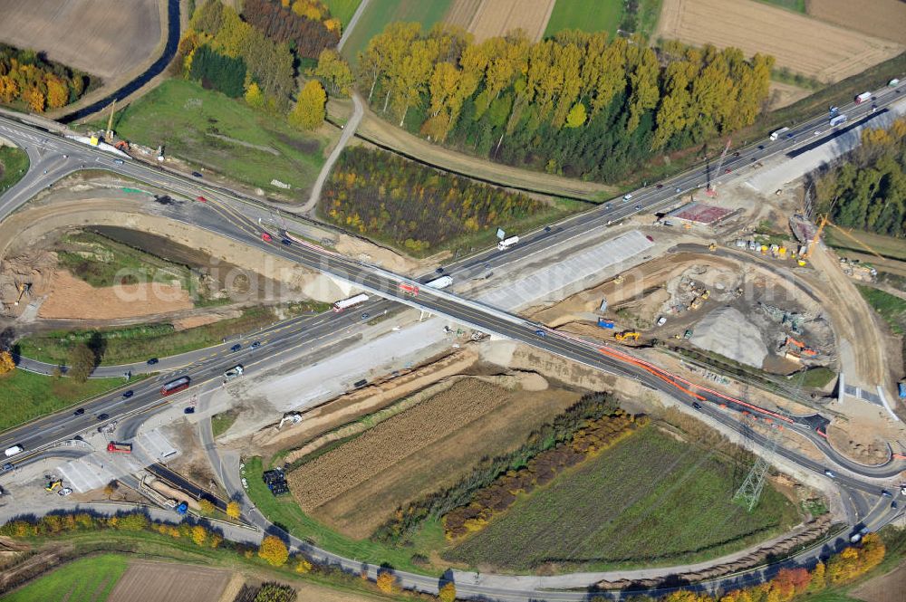 Aerial photograph Bühl-Oberbruch - Baustelle Autobahn A 5 bei Oberbruch für einen sechsstreifigen Ausbau durch das Wolfgang Gerbere Konsortium Via Solutions Südwest. Bauausführung erfolgt durch die Arbeitsgemeinschaft / ARGE VCS BAB A5, ein Zusammenschluß der Firmen EUROVIA, F. Kirchhoff Straßenbau und Reif Bauunternehmung. Construction area at the freeway / motorway A 5 for a 6-streaky removal.