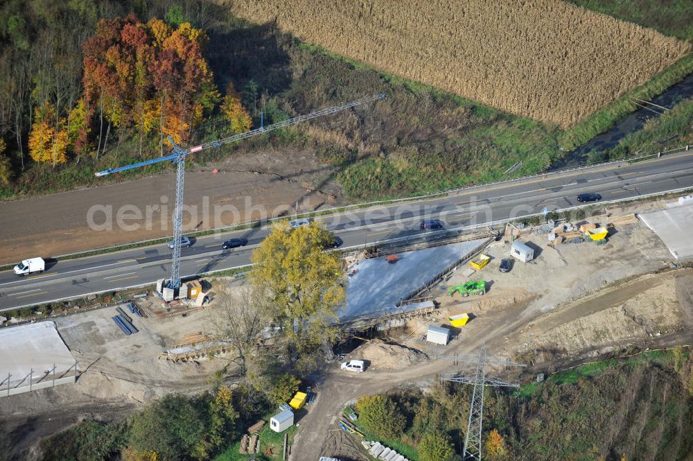 Aerial photograph Bühl-Oberbruch - Baustelle Autobahn A 5 bei Oberbruch für einen sechsstreifigen Ausbau durch das Wolfgang Gerbere Konsortium Via Solutions Südwest. Bauausführung erfolgt durch die Arbeitsgemeinschaft / ARGE VCS BAB A5, ein Zusammenschluß der Firmen EUROVIA, F. Kirchhoff Straßenbau und Reif Bauunternehmung. Construction area at the freeway / motorway A 5 for a 6-streaky removal.