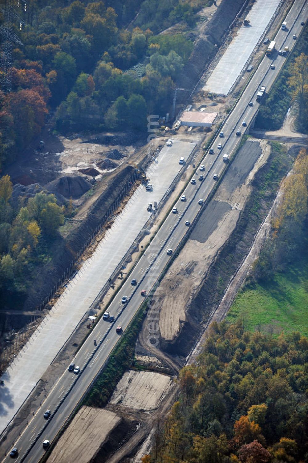 Bühl-Oberbruch from above - Baustelle Autobahn A 5 bei Oberbruch für einen sechsstreifigen Ausbau durch das Wolfgang Gerbere Konsortium Via Solutions Südwest. Bauausführung erfolgt durch die Arbeitsgemeinschaft / ARGE VCS BAB A5, ein Zusammenschluß der Firmen EUROVIA, F. Kirchhoff Straßenbau und Reif Bauunternehmung. Construction area at the freeway / motorway A 5 for a 6-streaky removal.