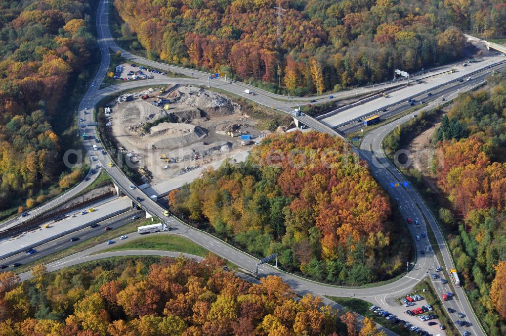 Offenburg from above - Baustelle Autobahn A 5 bei Offenburg für einen sechsstreifigen Ausbau durch das Wolfgang Gerbere Konsortium Via Solutions Südwest. Bauausführung erfolgt durch die Arbeitsgemeinschaft / ARGE VCS BAB A5, ein Zusammenschluß der Firmen EUROVIA, F. Kirchhoff Straßenbau und Reif Bauunternehmung. Construction area at the freeway / motorway A 5 for a 6-streaky removal.