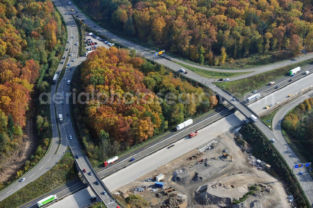 Aerial image Offenburg - Baustelle Autobahn A 5 bei Offenburg für einen sechsstreifigen Ausbau durch das Wolfgang Gerbere Konsortium Via Solutions Südwest. Bauausführung erfolgt durch die Arbeitsgemeinschaft / ARGE VCS BAB A5, ein Zusammenschluß der Firmen EUROVIA, F. Kirchhoff Straßenbau und Reif Bauunternehmung. Construction area at the freeway / motorway A 5 for a 6-streaky removal.