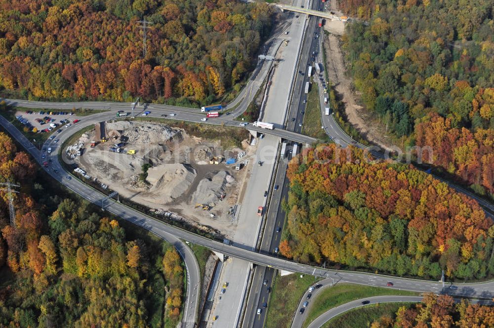 Offenburg from the bird's eye view: Baustelle Autobahn A 5 bei Offenburg für einen sechsstreifigen Ausbau durch das Wolfgang Gerbere Konsortium Via Solutions Südwest. Bauausführung erfolgt durch die Arbeitsgemeinschaft / ARGE VCS BAB A5, ein Zusammenschluß der Firmen EUROVIA, F. Kirchhoff Straßenbau und Reif Bauunternehmung. Construction area at the freeway / motorway A 5 for a 6-streaky removal.