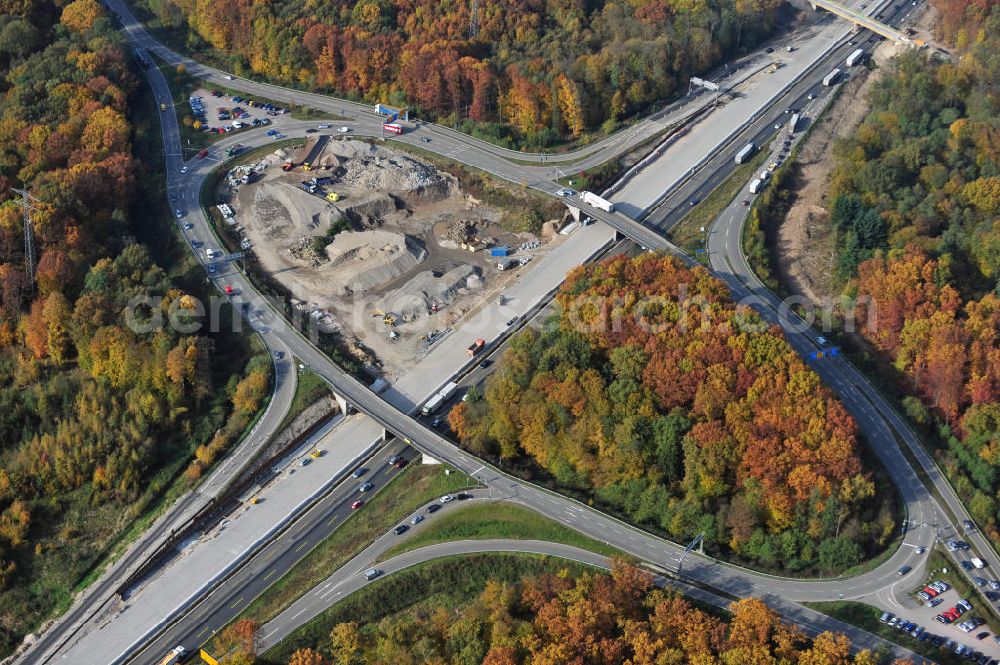 Aerial image Offenburg - Baustelle Autobahn A 5 bei Offenburg für einen sechsstreifigen Ausbau durch das Wolfgang Gerbere Konsortium Via Solutions Südwest. Bauausführung erfolgt durch die Arbeitsgemeinschaft / ARGE VCS BAB A5, ein Zusammenschluß der Firmen EUROVIA, F. Kirchhoff Straßenbau und Reif Bauunternehmung. Construction area at the freeway / motorway A 5 for a 6-streaky removal.