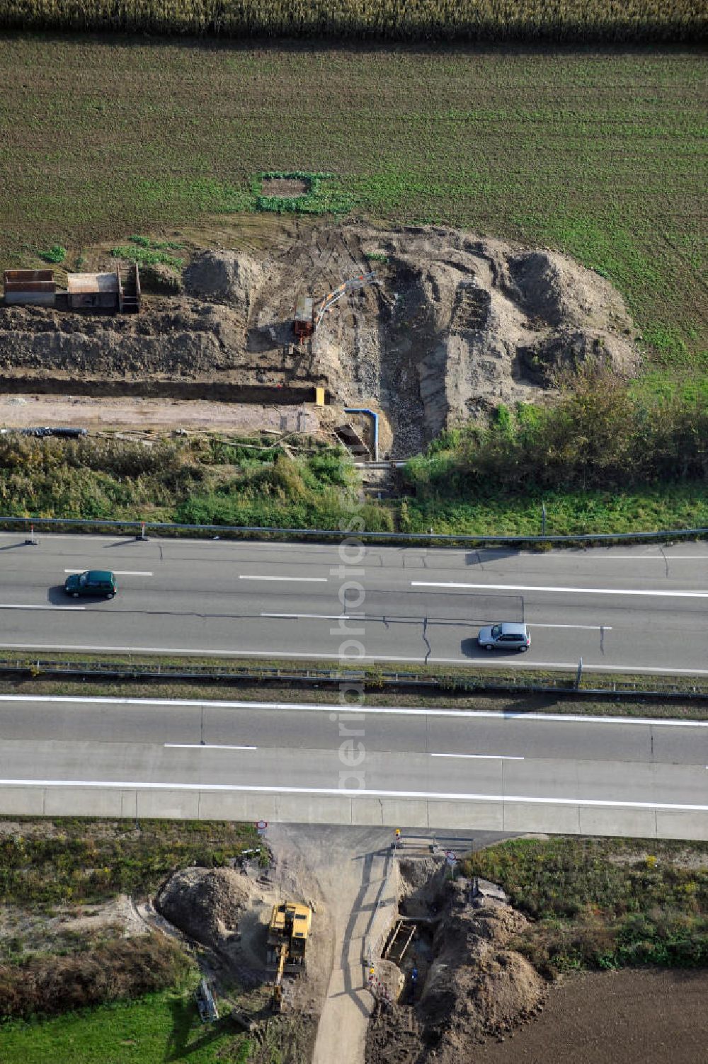 Aerial image Wagshurst - Baustelle Autobahn A 5 bei Wagshurst für einen sechsstreifigen Ausbau durch das Wolfgang Gerbere Konsortium Via Solutions Südwest. Bauausführung erfolgt durch die Arbeitsgemeinschaft / ARGE VCS BAB A5, ein Zusammenschluß der Firmen EUROVIA, F. Kirchhoff Straßenbau und Reif Bauunternehmung. Construction area at the freeway / motorway A 5 for a 6-streaky removal.