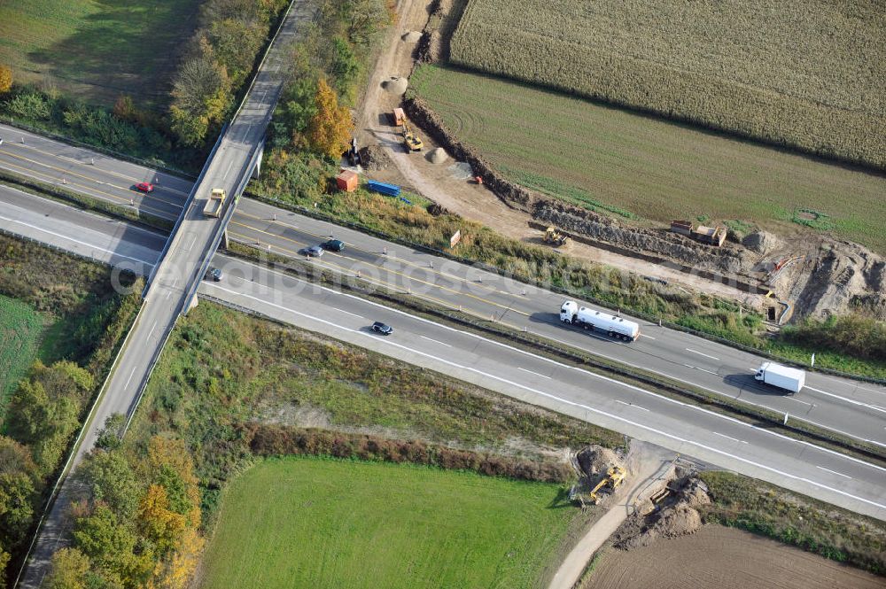 Aerial photograph Wagshurst - Baustelle Autobahn A 5 bei Wagshurst für einen sechsstreifigen Ausbau durch das Wolfgang Gerbere Konsortium Via Solutions Südwest. Bauausführung erfolgt durch die Arbeitsgemeinschaft / ARGE VCS BAB A5, ein Zusammenschluß der Firmen EUROVIA, F. Kirchhoff Straßenbau und Reif Bauunternehmung. Construction area at the freeway / motorway A 5 for a 6-streaky removal.