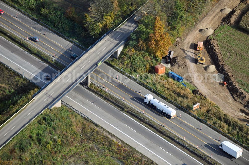 Wagshurst from above - Baustelle Autobahn A 5 bei Wagshurst für einen sechsstreifigen Ausbau durch das Wolfgang Gerbere Konsortium Via Solutions Südwest. Bauausführung erfolgt durch die Arbeitsgemeinschaft / ARGE VCS BAB A5, ein Zusammenschluß der Firmen EUROVIA, F. Kirchhoff Straßenbau und Reif Bauunternehmung. Construction area at the freeway / motorway A 5 for a 6-streaky removal.