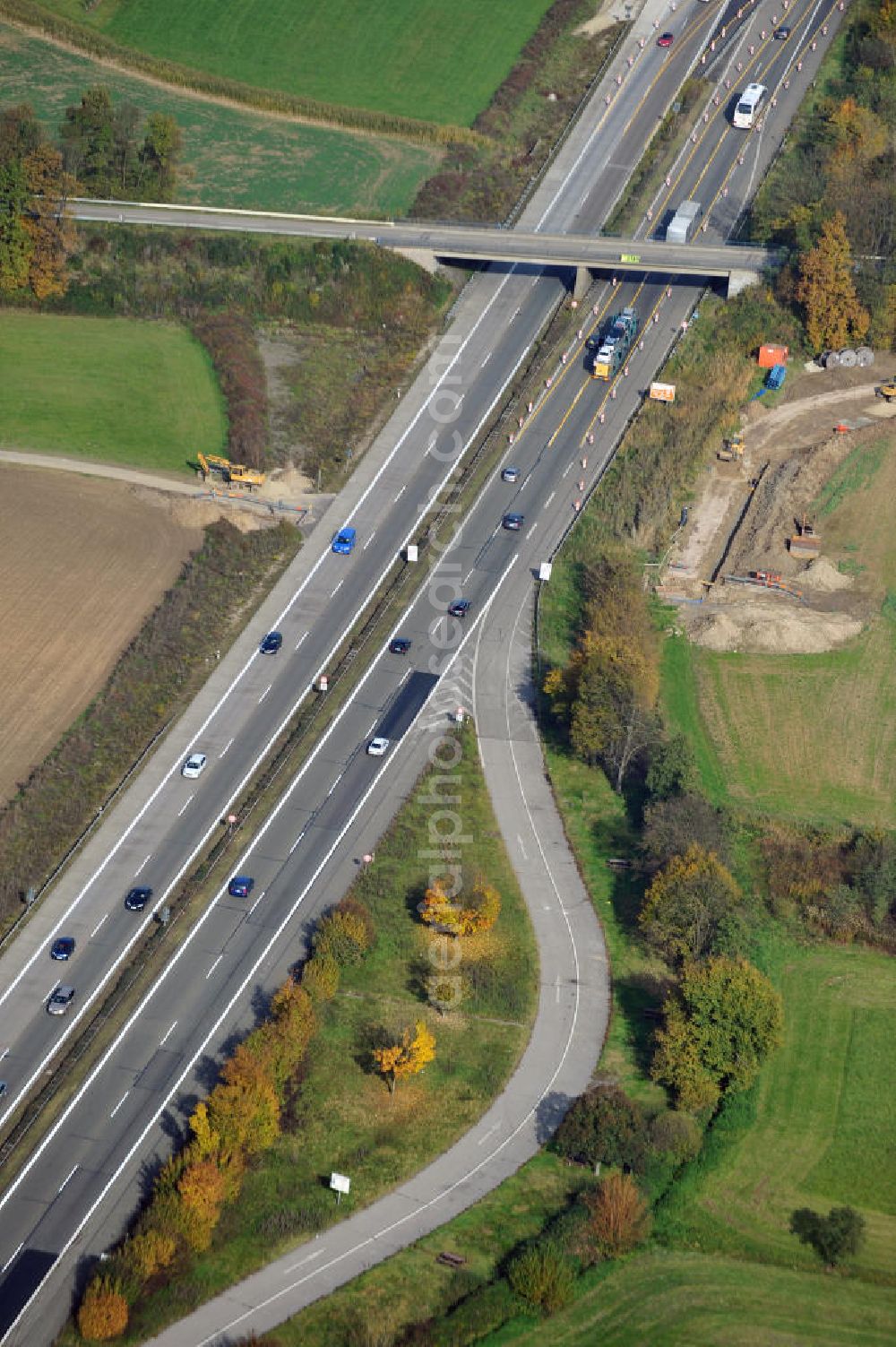 Aerial image Wagshurst - Baustelle Autobahn A 5 bei Wagshurst für einen sechsstreifigen Ausbau durch das Wolfgang Gerbere Konsortium Via Solutions Südwest. Bauausführung erfolgt durch die Arbeitsgemeinschaft / ARGE VCS BAB A5, ein Zusammenschluß der Firmen EUROVIA, F. Kirchhoff Straßenbau und Reif Bauunternehmung. Construction area at the freeway / motorway A 5 for a 6-streaky removal.