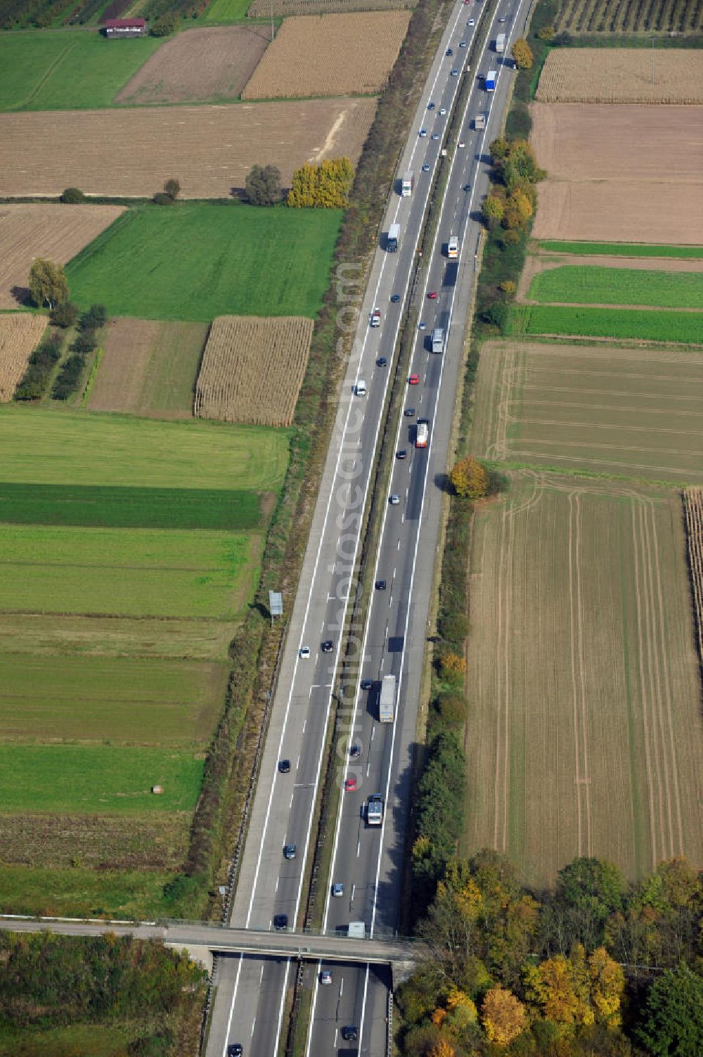 Wagshurst from above - Baustelle Autobahn A 5 bei Wagshurst für einen sechsstreifigen Ausbau durch das Wolfgang Gerbere Konsortium Via Solutions Südwest. Bauausführung erfolgt durch die Arbeitsgemeinschaft / ARGE VCS BAB A5, ein Zusammenschluß der Firmen EUROVIA, F. Kirchhoff Straßenbau und Reif Bauunternehmung. Construction area at the freeway / motorway A 5 for a 6-streaky removal.