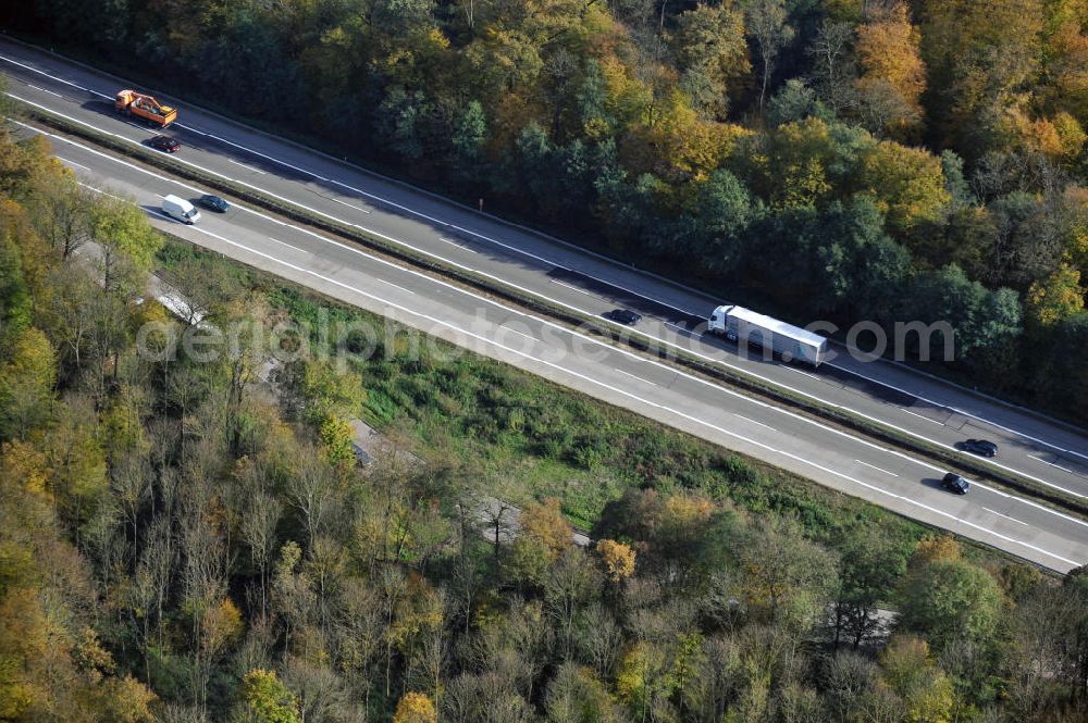 Aerial image Wagshurst - Baustelle Autobahn A 5 bei Wagshurst für einen sechsstreifigen Ausbau durch das Wolfgang Gerbere Konsortium Via Solutions Südwest. Bauausführung erfolgt durch die Arbeitsgemeinschaft / ARGE VCS BAB A5, ein Zusammenschluß der Firmen EUROVIA, F. Kirchhoff Straßenbau und Reif Bauunternehmung. Construction area at the freeway / motorway A 5 for a 6-streaky removal.