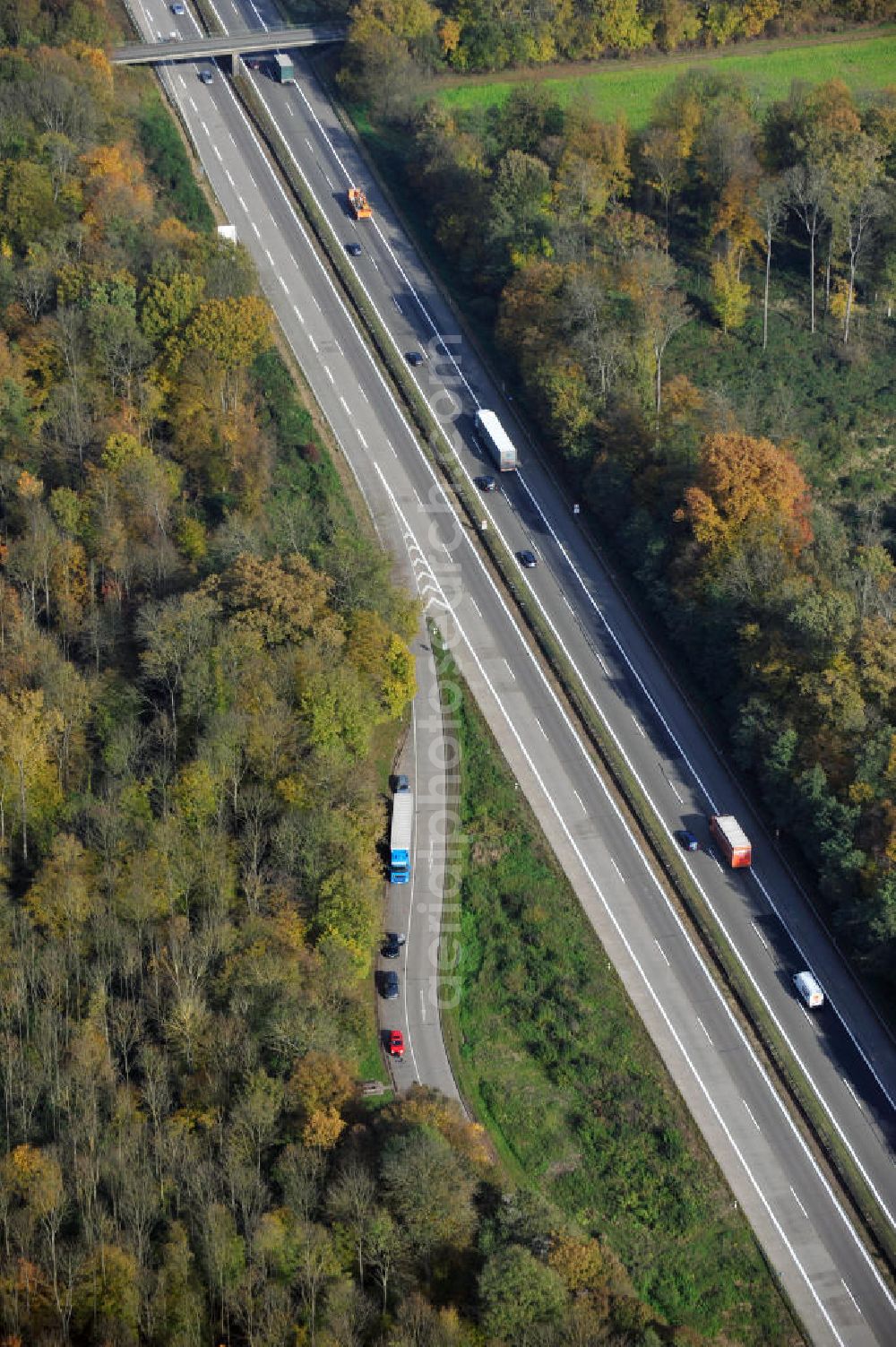 Wagshurst from above - Baustelle Autobahn A 5 bei Wagshurst für einen sechsstreifigen Ausbau durch das Wolfgang Gerbere Konsortium Via Solutions Südwest. Bauausführung erfolgt durch die Arbeitsgemeinschaft / ARGE VCS BAB A5, ein Zusammenschluß der Firmen EUROVIA, F. Kirchhoff Straßenbau und Reif Bauunternehmung. Construction area at the freeway / motorway A 5 for a 6-streaky removal.