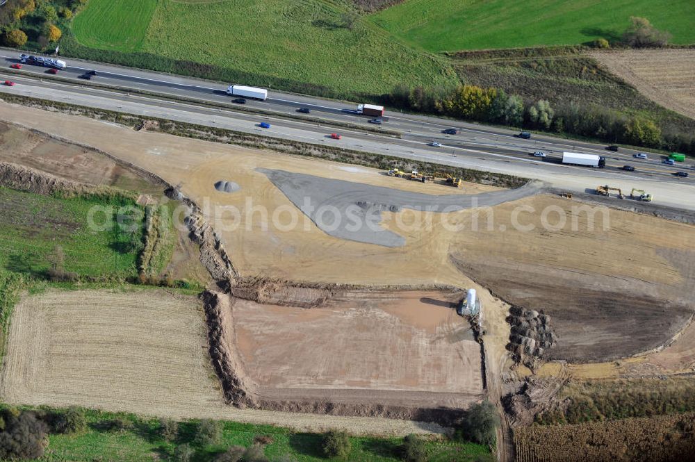 Weier from the bird's eye view: Baustelle Autobahn A 5 bei Weier für einen sechsstreifigen Ausbau durch das Wolfgang Gerbere Konsortium Via Solutions Südwest. Bauausführung erfolgt durch die Arbeitsgemeinschaft / ARGE VCS BAB A5, ein Zusammenschluß der Firmen EUROVIA, F. Kirchhoff Straßenbau und Reif Bauunternehmung. Construction area at the freeway / motorway A 5 for a 6-streaky removal.