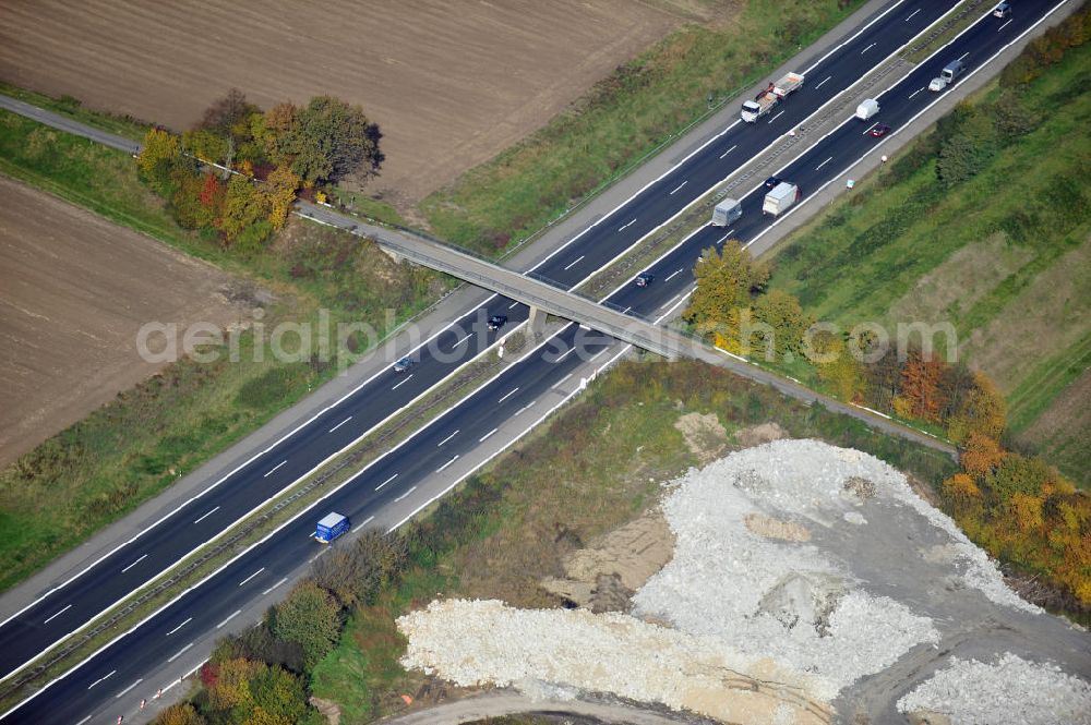 Weitenung from the bird's eye view: Baustelle Autobahn A 5 bei Weitenung für einen sechsstreifigen Ausbau durch das Wolfgang Gerbere Konsortium Via Solutions Südwest. Bauausführung erfolgt durch die Arbeitsgemeinschaft / ARGE VCS BAB A5, ein Zusammenschluß der Firmen EUROVIA, F. Kirchhoff Straßenbau und Reif Bauunternehmung. Construction area at the freeway / motorway A 5 for a 6-streaky removal.