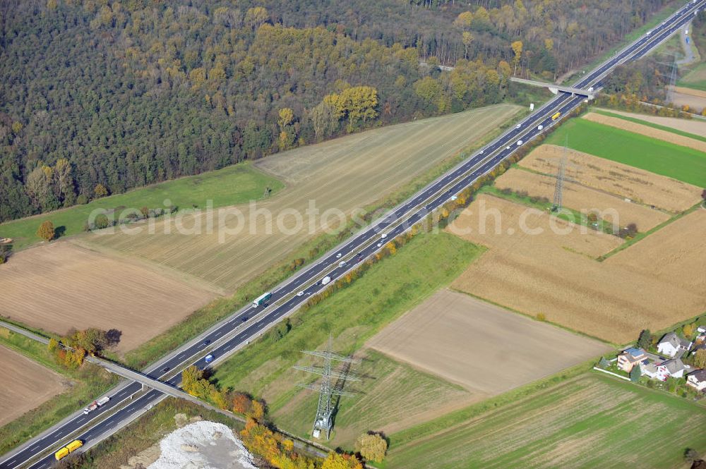 Aerial image Weitenung - Baustelle Autobahn A 5 bei Weitenung für einen sechsstreifigen Ausbau durch das Wolfgang Gerbere Konsortium Via Solutions Südwest. Bauausführung erfolgt durch die Arbeitsgemeinschaft / ARGE VCS BAB A5, ein Zusammenschluß der Firmen EUROVIA, F. Kirchhoff Straßenbau und Reif Bauunternehmung. Construction area at the freeway / motorway A 5 for a 6-streaky removal.