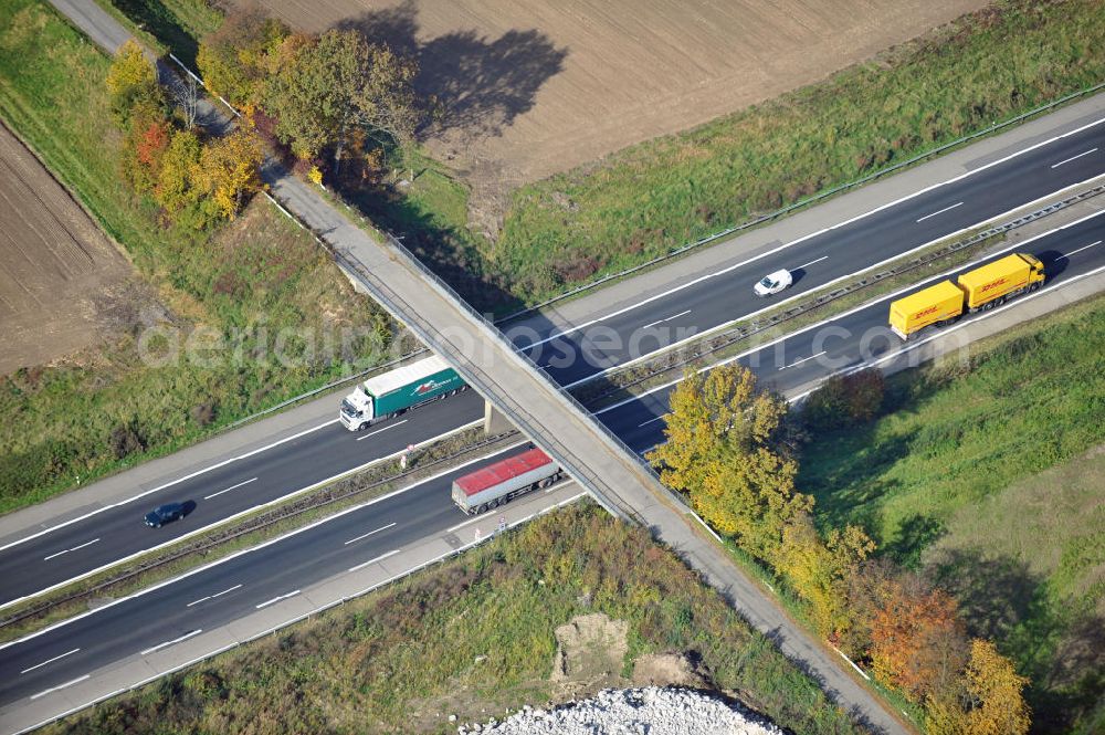 Aerial photograph Weitenung - Baustelle Autobahn A 5 bei Weitenung für einen sechsstreifigen Ausbau durch das Wolfgang Gerbere Konsortium Via Solutions Südwest. Bauausführung erfolgt durch die Arbeitsgemeinschaft / ARGE VCS BAB A5, ein Zusammenschluß der Firmen EUROVIA, F. Kirchhoff Straßenbau und Reif Bauunternehmung. Construction area at the freeway / motorway A 5 for a 6-streaky removal.