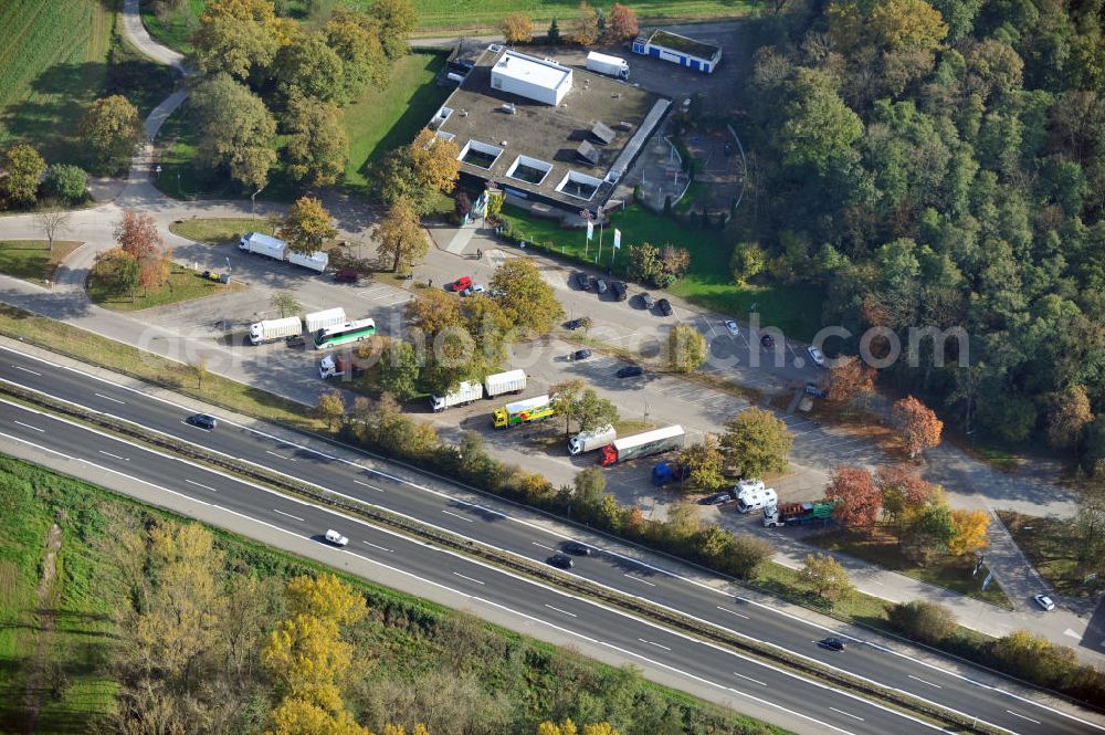 Aerial image Weitenung - Baustelle Autobahn A 5 bei Weitenung für einen sechsstreifigen Ausbau durch das Wolfgang Gerbere Konsortium Via Solutions Südwest. Bauausführung erfolgt durch die Arbeitsgemeinschaft / ARGE VCS BAB A5, ein Zusammenschluß der Firmen EUROVIA, F. Kirchhoff Straßenbau und Reif Bauunternehmung. Construction area at the freeway / motorway A 5 for a 6-streaky removal.