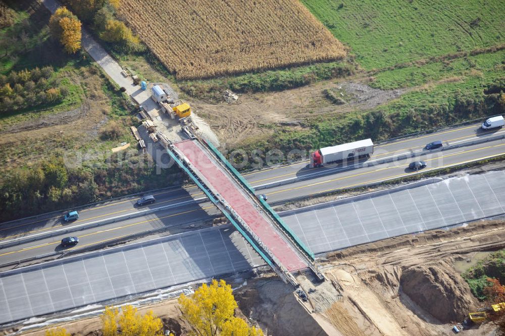 Aerial photograph Weitenung - Baustelle Autobahn A 5 bei Weitenung für einen sechsstreifigen Ausbau durch das Wolfgang Gerbere Konsortium Via Solutions Südwest. Bauausführung erfolgt durch die Arbeitsgemeinschaft / ARGE VCS BAB A5, ein Zusammenschluß der Firmen EUROVIA, F. Kirchhoff Straßenbau und Reif Bauunternehmung. Construction area at the freeway / motorway A 5 for a 6-streaky removal.