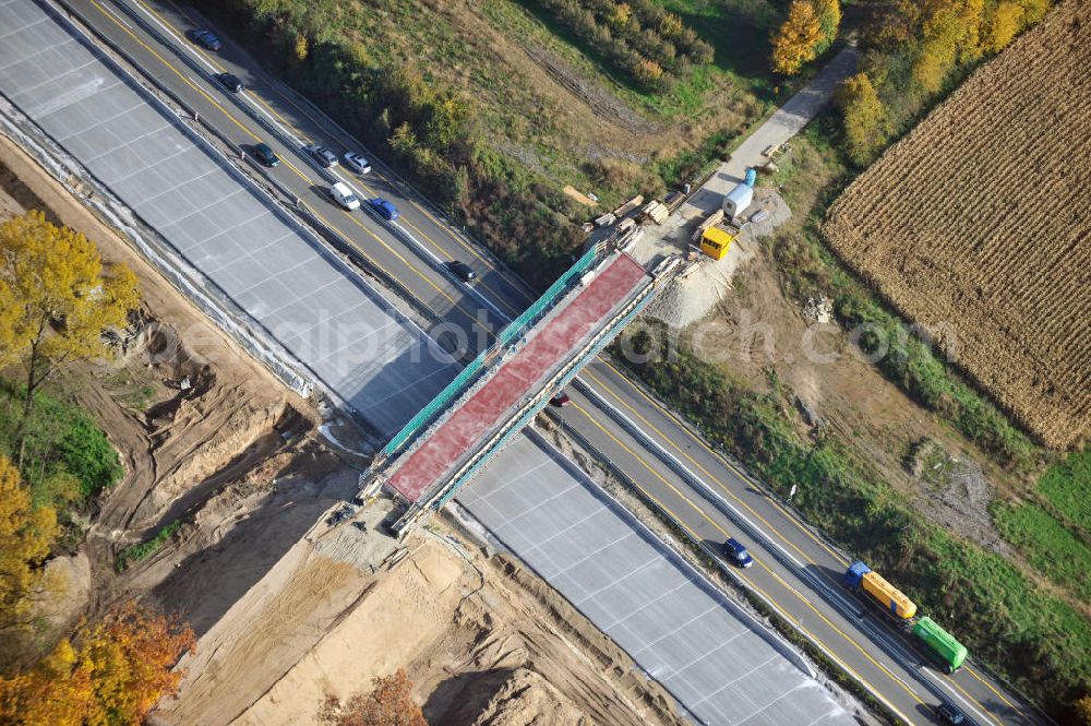 Aerial image Weitenung - Baustelle Autobahn A 5 bei Weitenung für einen sechsstreifigen Ausbau durch das Wolfgang Gerbere Konsortium Via Solutions Südwest. Bauausführung erfolgt durch die Arbeitsgemeinschaft / ARGE VCS BAB A5, ein Zusammenschluß der Firmen EUROVIA, F. Kirchhoff Straßenbau und Reif Bauunternehmung. Construction area at the freeway / motorway A 5 for a 6-streaky removal.