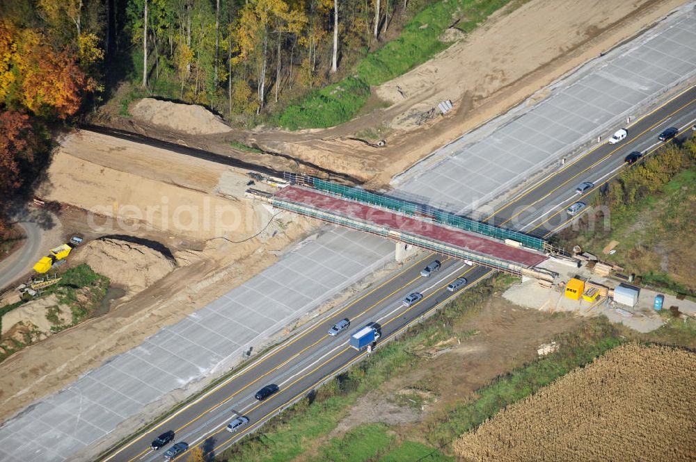 Weitenung from the bird's eye view: Baustelle Autobahn A 5 bei Weitenung für einen sechsstreifigen Ausbau durch das Wolfgang Gerbere Konsortium Via Solutions Südwest. Bauausführung erfolgt durch die Arbeitsgemeinschaft / ARGE VCS BAB A5, ein Zusammenschluß der Firmen EUROVIA, F. Kirchhoff Straßenbau und Reif Bauunternehmung. Construction area at the freeway / motorway A 5 for a 6-streaky removal.