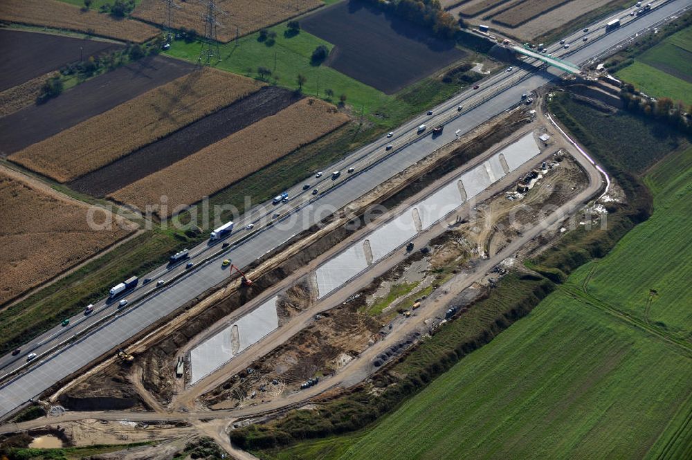 Weitenung from above - Baustelle Autobahn A 5 bei Weitenung für einen sechsstreifigen Ausbau durch das Wolfgang Gerbere Konsortium Via Solutions Südwest. Bauausführung erfolgt durch die Arbeitsgemeinschaft / ARGE VCS BAB A5, ein Zusammenschluß der Firmen EUROVIA, F. Kirchhoff Straßenbau und Reif Bauunternehmung. Construction area at the freeway / motorway A 5 for a 6-streaky removal.