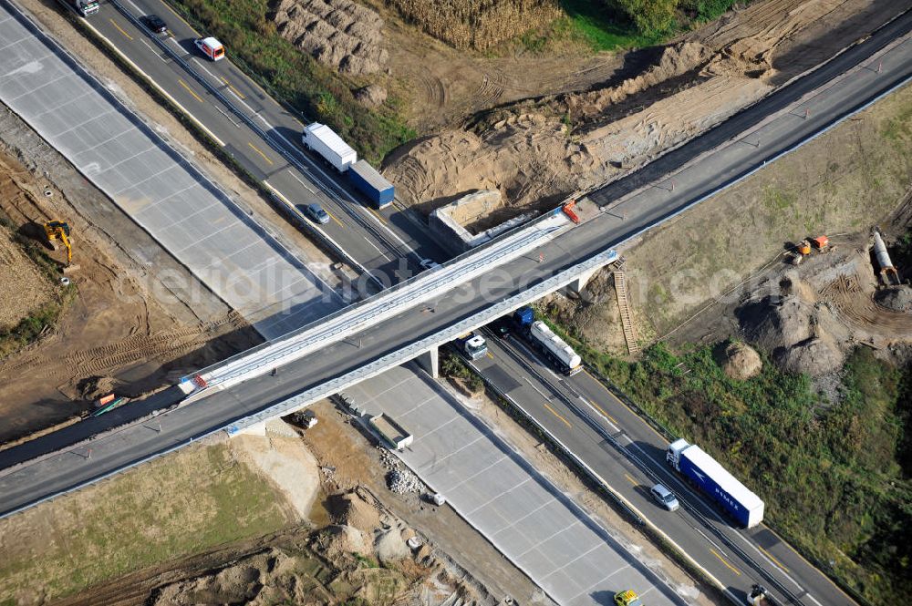 Weitenung from above - Baustelle Autobahn A 5 bei Weitenung für einen sechsstreifigen Ausbau durch das Wolfgang Gerbere Konsortium Via Solutions Südwest. Bauausführung erfolgt durch die Arbeitsgemeinschaft / ARGE VCS BAB A5, ein Zusammenschluß der Firmen EUROVIA, F. Kirchhoff Straßenbau und Reif Bauunternehmung. Construction area at the freeway / motorway A 5 for a 6-streaky removal.