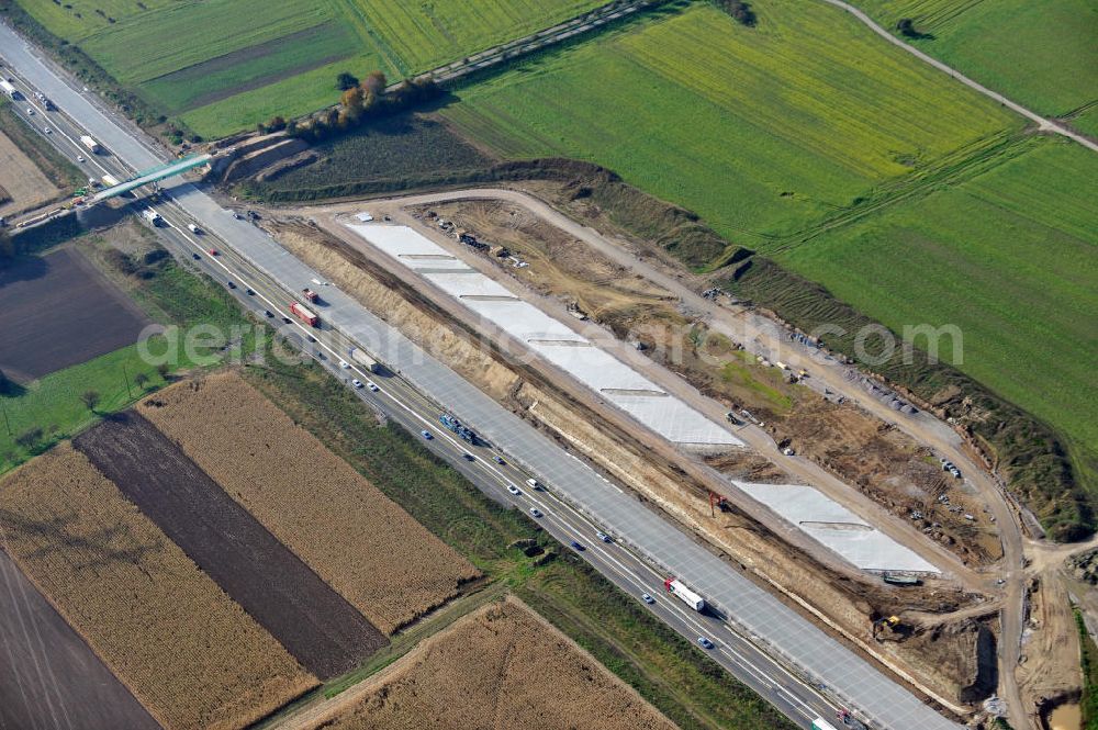 Weitenung from above - Baustelle Autobahn A 5 bei Weitenung für einen sechsstreifigen Ausbau durch das Wolfgang Gerbere Konsortium Via Solutions Südwest. Bauausführung erfolgt durch die Arbeitsgemeinschaft / ARGE VCS BAB A5, ein Zusammenschluß der Firmen EUROVIA, F. Kirchhoff Straßenbau und Reif Bauunternehmung. Construction area at the freeway / motorway A 5 for a 6-streaky removal.