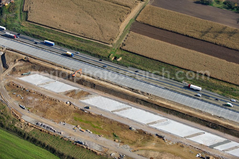 Weitenung from the bird's eye view: Baustelle Autobahn A 5 bei Weitenung für einen sechsstreifigen Ausbau durch das Wolfgang Gerbere Konsortium Via Solutions Südwest. Bauausführung erfolgt durch die Arbeitsgemeinschaft / ARGE VCS BAB A5, ein Zusammenschluß der Firmen EUROVIA, F. Kirchhoff Straßenbau und Reif Bauunternehmung. Construction area at the freeway / motorway A 5 for a 6-streaky removal.