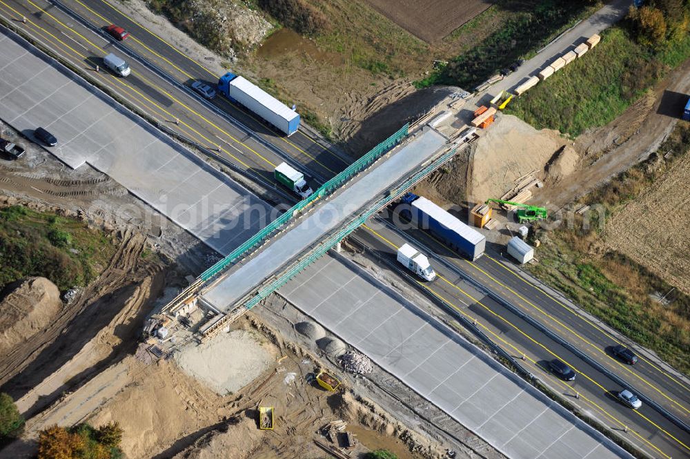 Aerial photograph Weitenung - Baustelle Autobahn A 5 bei Weitenung für einen sechsstreifigen Ausbau durch das Wolfgang Gerbere Konsortium Via Solutions Südwest. Bauausführung erfolgt durch die Arbeitsgemeinschaft / ARGE VCS BAB A5, ein Zusammenschluß der Firmen EUROVIA, F. Kirchhoff Straßenbau und Reif Bauunternehmung. Construction area at the freeway / motorway A 5 for a 6-streaky removal.