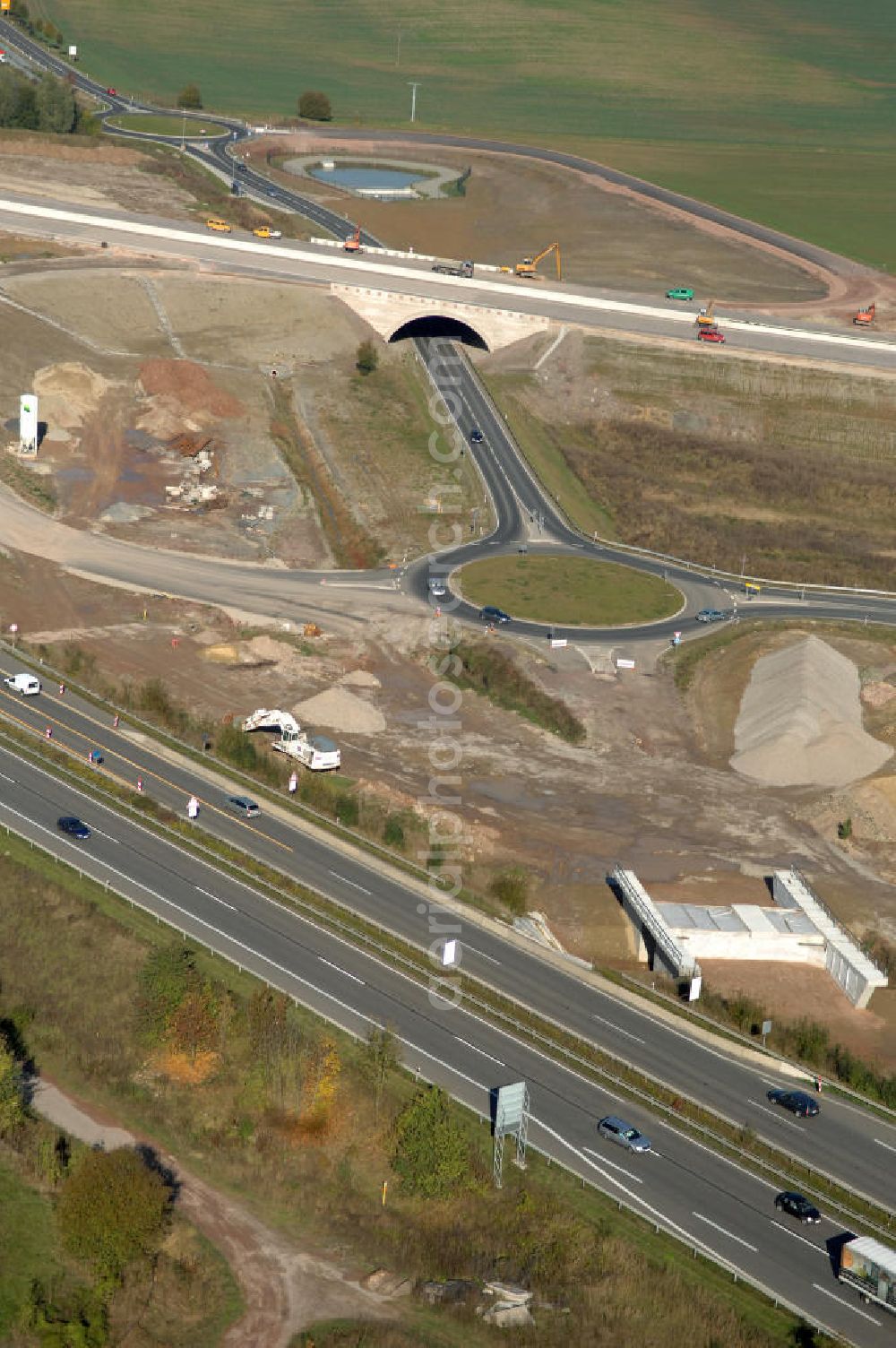 Aerial image Eisenach - Blick auf die Baustelle der Ausfahrt / Anschlussstelle Eisenach-West der A4. Hier eine Unterführung im Südteil mit Kreisverkehr. Der Neubau ist Teil des Projekt Nordverlegung / Umfahrung Hörselberge der Autobahn E40 / A4 in Thüringen bei Eisenach. Durchgeführt werden die im Zuge dieses Projektes notwendigen Arbeiten unter an derem von den Mitarbeitern der Niederlassung Weimar der EUROVIA Verkehrsbau Union sowie der Niederlassungen Abbruch und Erdbau, Betonstraßenbau, Ingenieurbau und TECO Schallschutz der EUROVIA Beton sowie der DEGES.