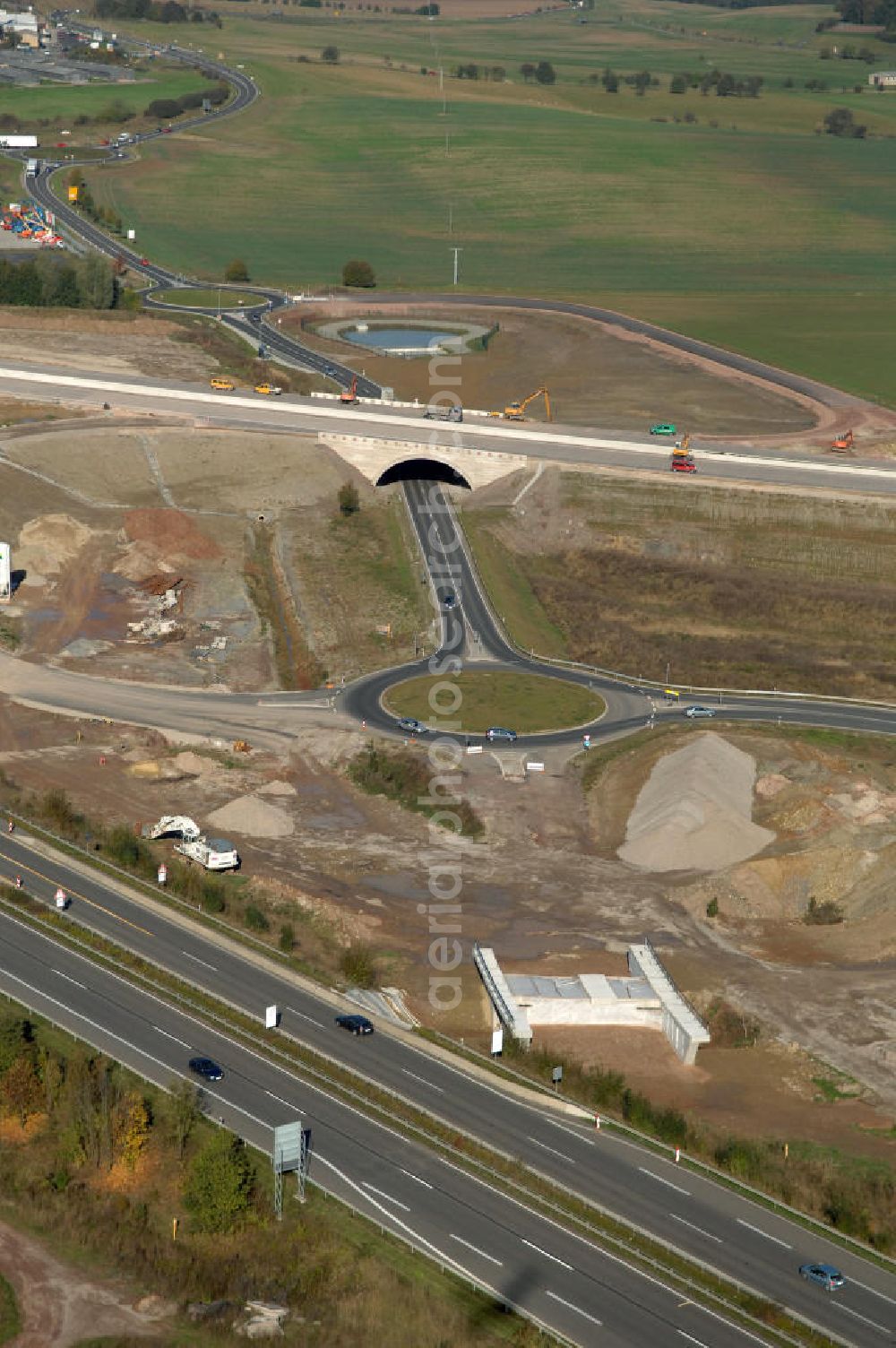 Aerial photograph Eisenach - Blick auf die Baustelle der Ausfahrt / Anschlussstelle Eisenach-West der A4. Hier eine Unterführung im Südteil mit Kreisverkehr. Der Neubau ist Teil des Projekt Nordverlegung / Umfahrung Hörselberge der Autobahn E40 / A4 in Thüringen bei Eisenach. Durchgeführt werden die im Zuge dieses Projektes notwendigen Arbeiten unter an derem von den Mitarbeitern der Niederlassung Weimar der EUROVIA Verkehrsbau Union sowie der Niederlassungen Abbruch und Erdbau, Betonstraßenbau, Ingenieurbau und TECO Schallschutz der EUROVIA Beton sowie der DEGES.