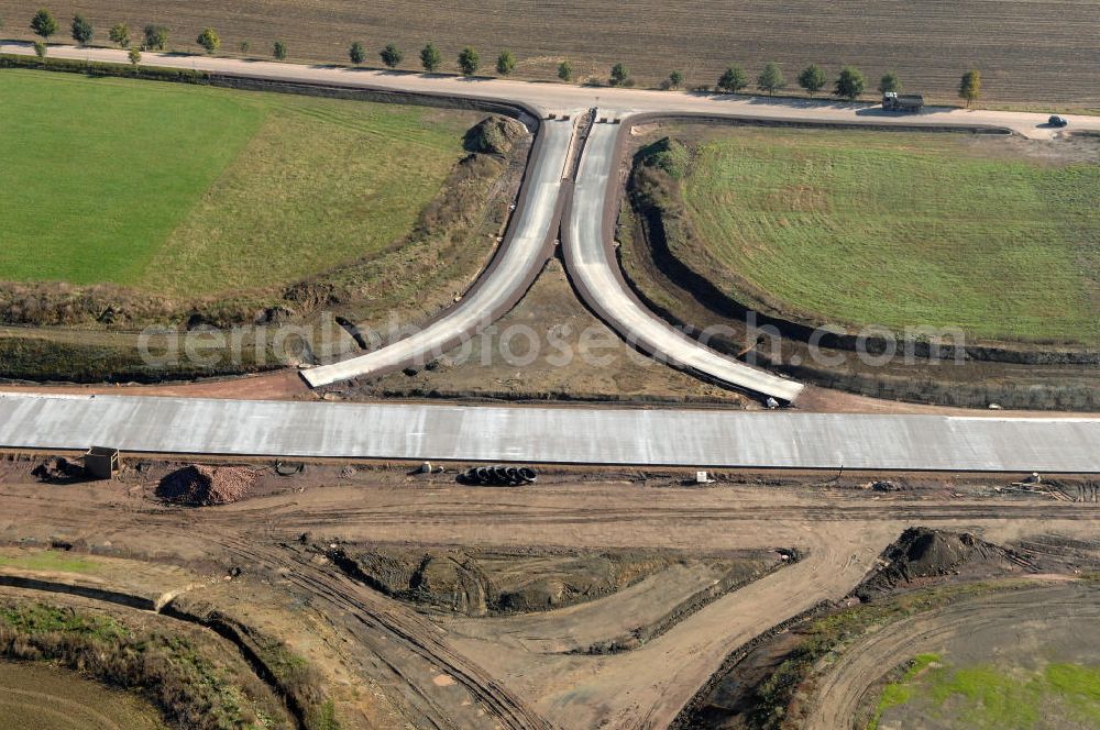 Sättelstädt from the bird's eye view: Blick auf die Baustelle der Ausfahrt / Anschlussstelle Sättelstädt der A4. Der Neubau ist Teil des Projekt Nordverlegung / Umfahrung Hörselberge der Autobahn E40 / A4 in Thüringen bei Eisenach. Durchgeführt werden die im Zuge dieses Projektes notwendigen Arbeiten unter an derem von den Mitarbeitern der Niederlassung Weimar der EUROVIA Verkehrsbau Union sowie der Niederlassungen Abbruch und Erdbau, Betonstraßenbau, Ingenieurbau und TECO Schallschutz der EUROVIA Beton sowie der DEGES.