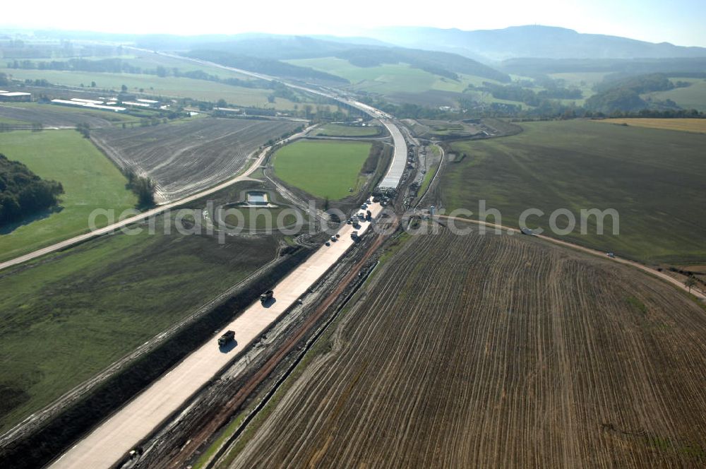 Sättelstädt from the bird's eye view: Blick auf die Baustelle der Ausfahrt / Anschlussstelle Sättelstädt der A4 mit Regenrückhaltebecken am östlichen Ende der Hörseltalbrücke. Der Neubau ist Teil des Projekt Nordverlegung / Umfahrung Hörselberge der Autobahn E40 / A4 in Thüringen bei Eisenach. Durchgeführt werden die im Zuge dieses Projektes notwendigen Arbeiten unter an derem von den Mitarbeitern der Niederlassung Weimar der EUROVIA Verkehrsbau Union sowie der Niederlassungen Abbruch und Erdbau, Betonstraßenbau, Ingenieurbau und TECO Schallschutz der EUROVIA Beton sowie der DEGES.