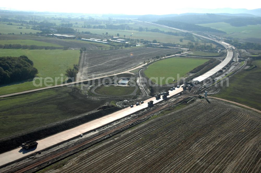 Aerial image Sättelstädt - Blick auf die Baustelle der Ausfahrt / Anschlussstelle Sättelstädt der A4 mit Regenrückhaltebecken am östlichen Ende der Hörseltalbrücke. Der Neubau ist Teil des Projekt Nordverlegung / Umfahrung Hörselberge der Autobahn E40 / A4 in Thüringen bei Eisenach. Durchgeführt werden die im Zuge dieses Projektes notwendigen Arbeiten unter an derem von den Mitarbeitern der Niederlassung Weimar der EUROVIA Verkehrsbau Union sowie der Niederlassungen Abbruch und Erdbau, Betonstraßenbau, Ingenieurbau und TECO Schallschutz der EUROVIA Beton sowie der DEGES.