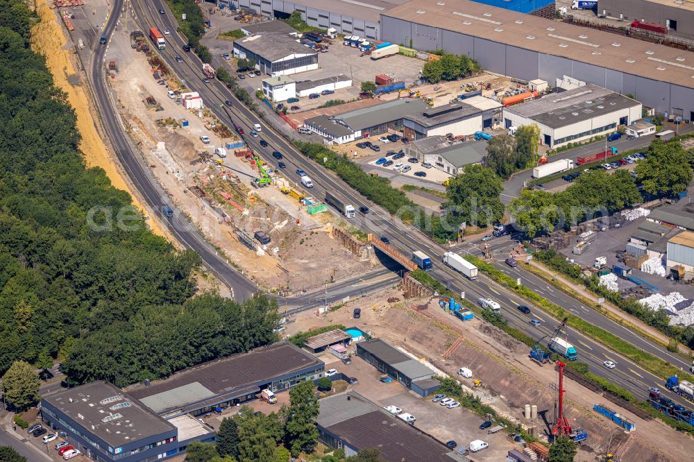 Duisburg from the bird's eye view: Construction site for the new building of Routing and traffic lanes over the highway bridge in the motorway A 40, Ausfahrt Duisburg Hafen on street Am Schluetershof in the district Neuenkamp in Duisburg at Ruhrgebiet in the state North Rhine-Westphalia, Germany