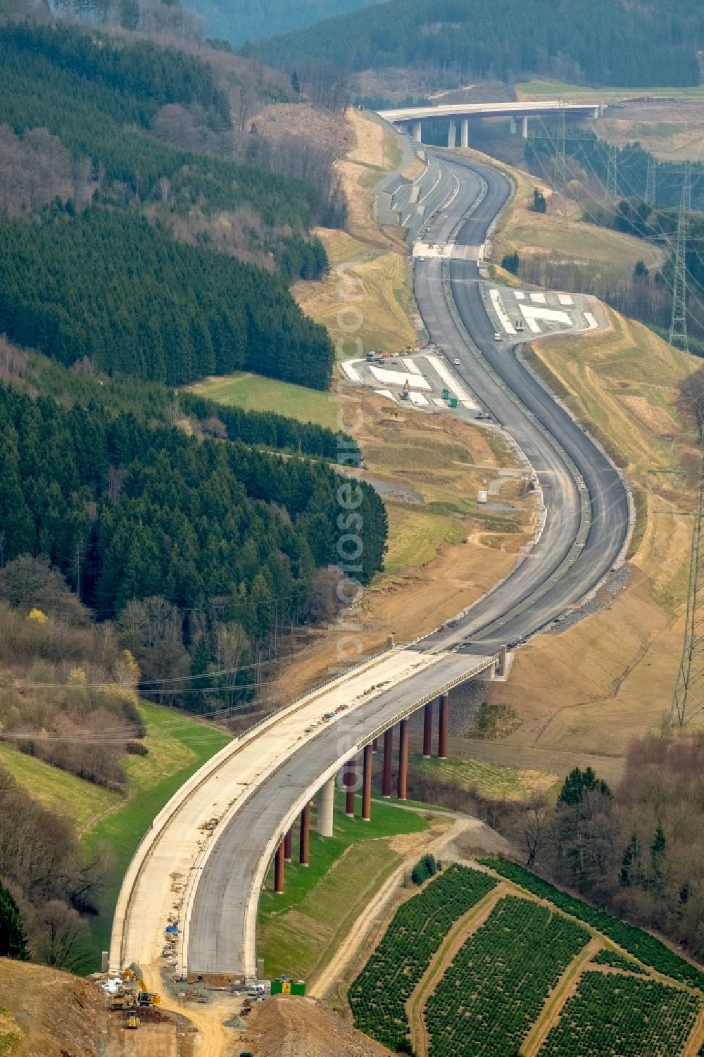 Aerial image Bestwig - Construction site for the new building of Routing and traffic lanes over the highway bridge in the motorway A 46 in Bestwig in the state North Rhine-Westphalia, Germany