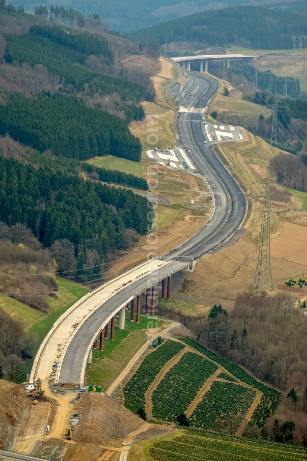 Aerial photograph Bestwig - Construction site for the new building of Routing and traffic lanes over the highway bridge in the motorway A 46 in Bestwig in the state North Rhine-Westphalia, Germany