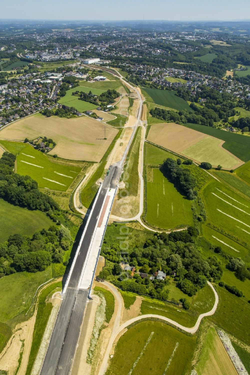 Velbert from above - Construction site for the new building of Routing and traffic lanes over the highway bridge in the motorway A44 and B277 in Velbert in the state North Rhine-Westphalia