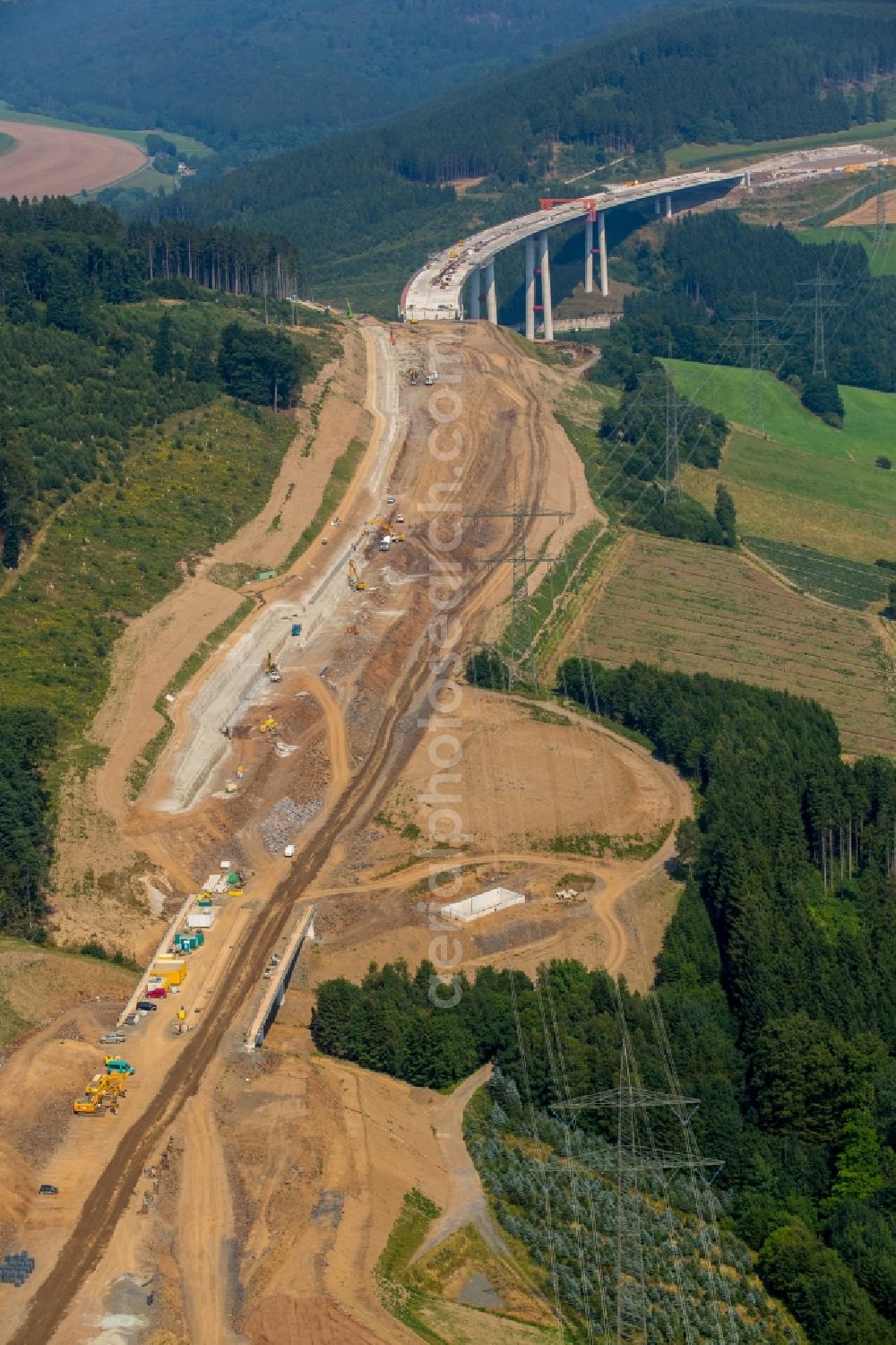 Aerial photograph Meschede - Construction site for the new building of Routing and traffic lanes over the highway bridge in the motorway A46 in Meschede in Sauerland in the state North Rhine-Westphalia